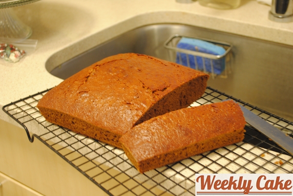 trimming gingerbread cake
